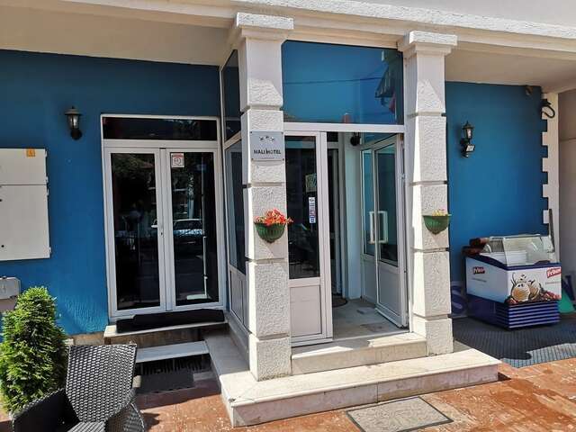 Отель Hotel Delta Плевля-10